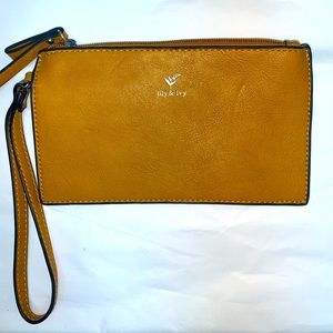 NWOT Lily & Ivy Wristlet Clutch